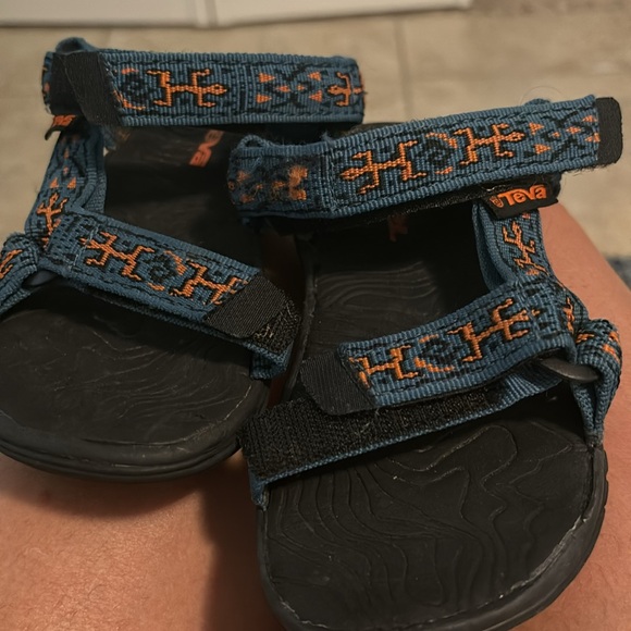🦎🦎children’s Teva hurricane sandals size 11 - Picture 4 of 4